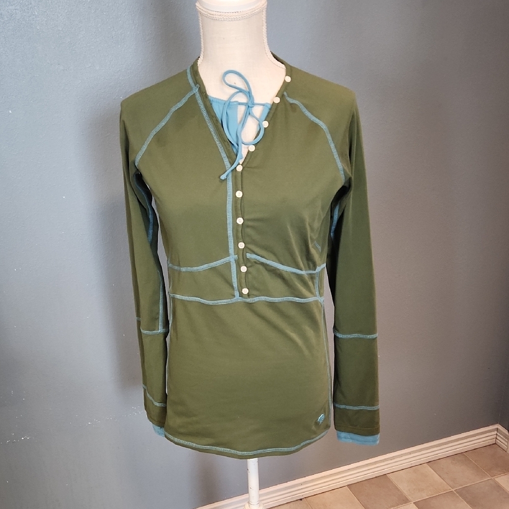 Mountain Hardwear Long Sleeve Contrasting Stitching Henley Style Top Gorpcore